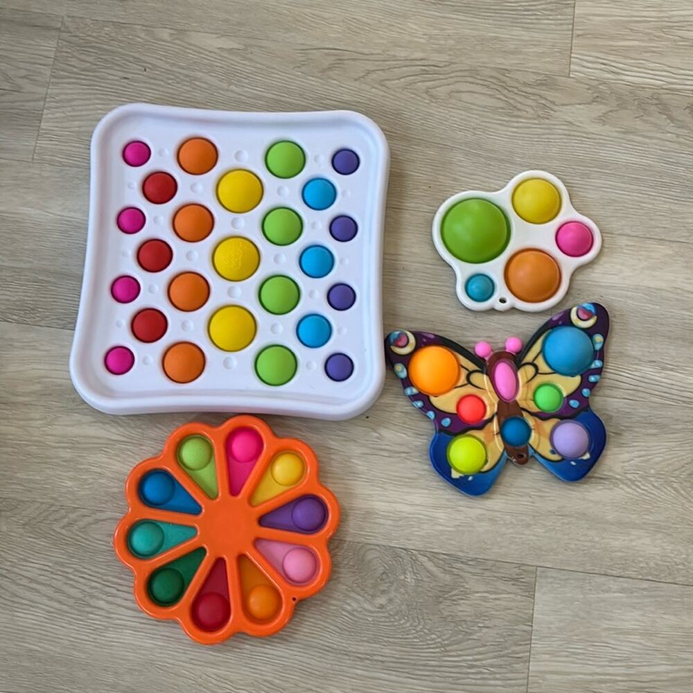 Hard plastic dimple pop perfect for babies sanitizable like new 4 total fodgets